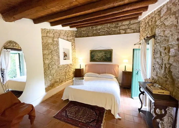 版纳塔农家乐 * 皮亚扎-阿尔梅里纳